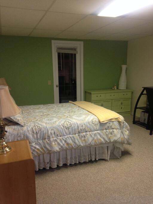 Bed/dresser