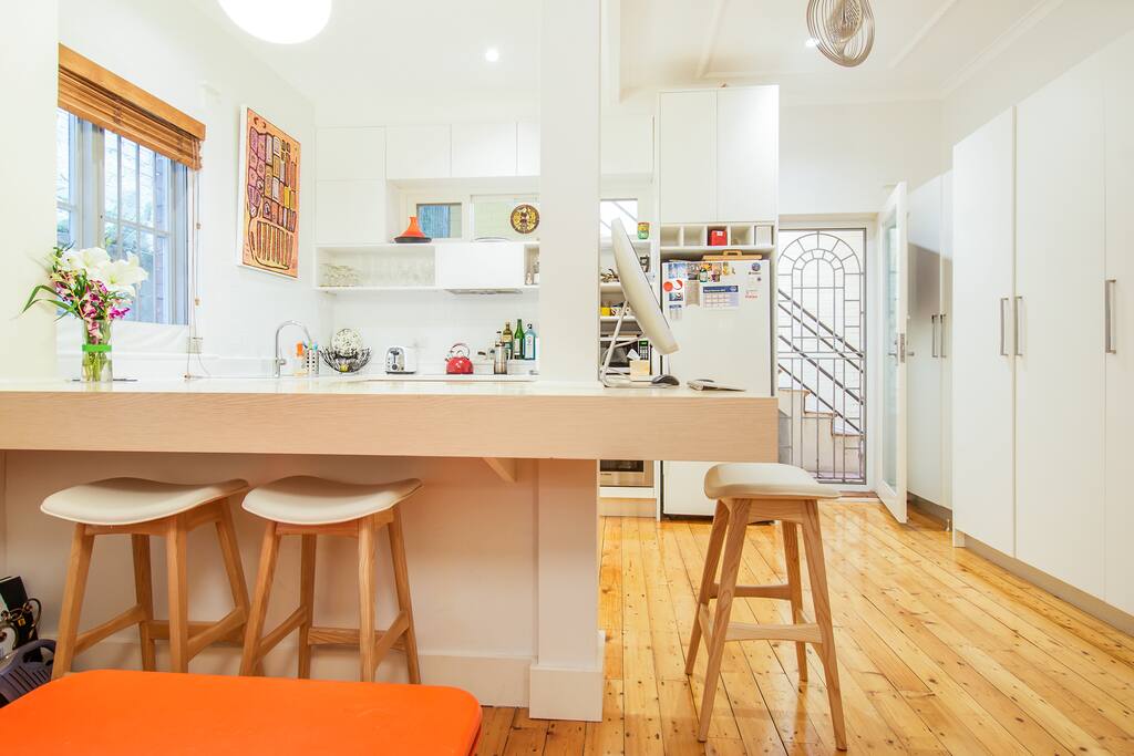 Modern Dine In Kitchen