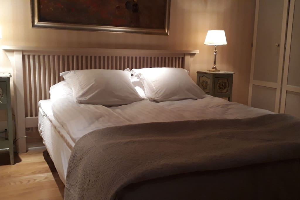 Double bed in the bedroom