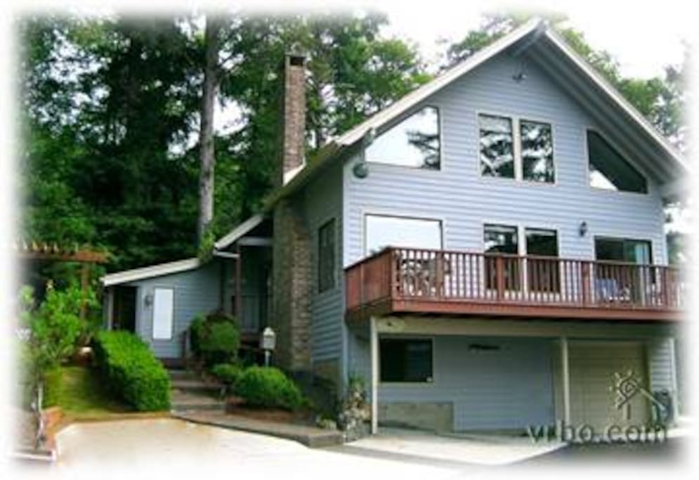 3 levels and 3,000 sq. ft. of fun and entertainment!
