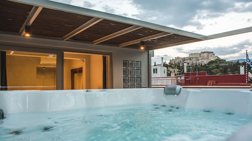 Grand House-Acropolis 5-Bdr Apt. / Outdoor Jacuzzi gallery image 4