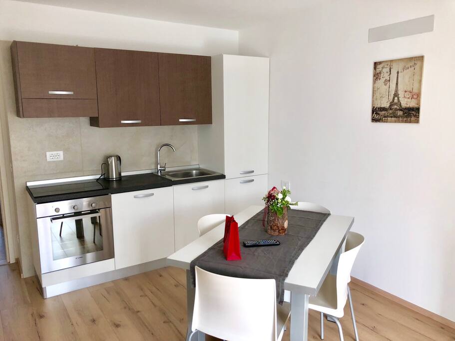 Tavolo e cucina