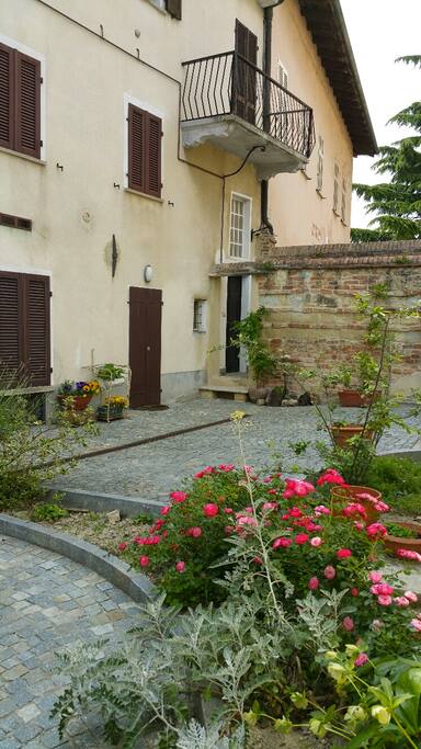 Parte della facciata della casa del Conte Pico
