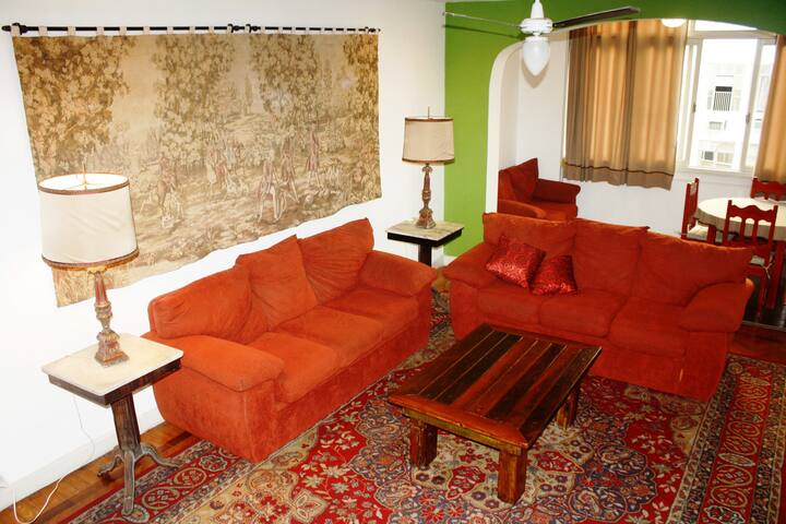 PONTO NOBRE DE COPACABANA A UMA QUADRA DA PRAIA gallery image 2