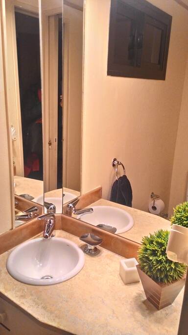 Baño social.-