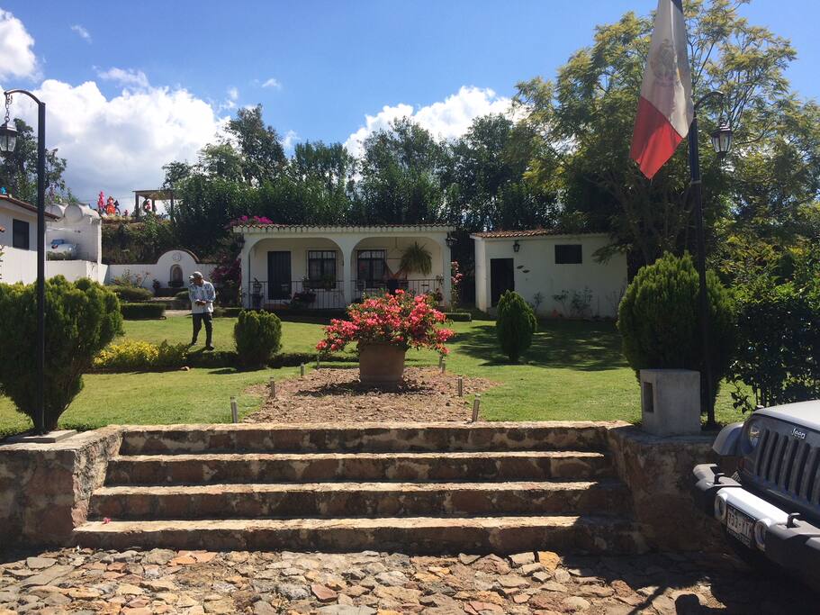 Bungalow, clima, jardines & Monarcas. Ideal pareja