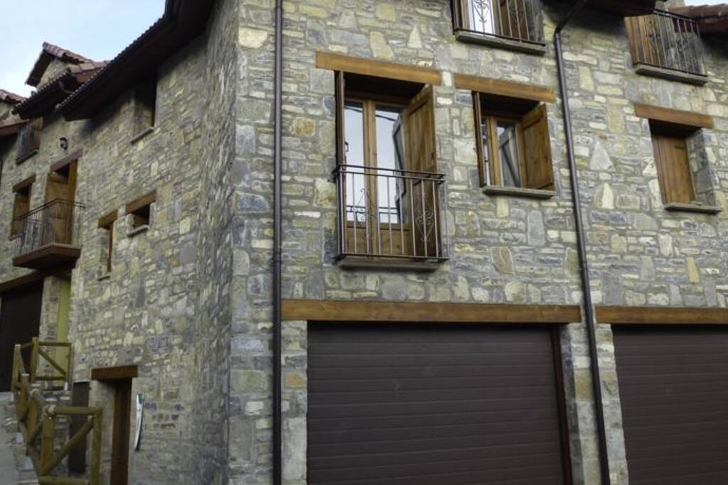 Foto de Garaje Privado e ingreso a vivienda.