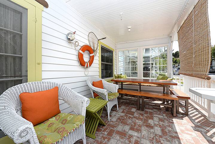 Charming Cottage+Large Porch, 2.5 Blocks to Beach gallery image 4