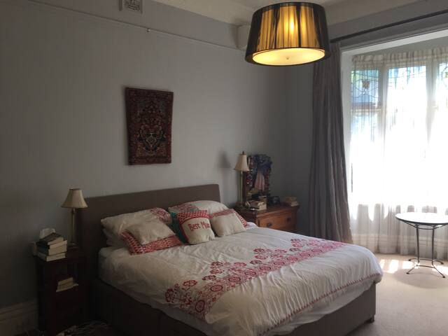 Large 5 bedroom house with beautiful garden gallery image 4