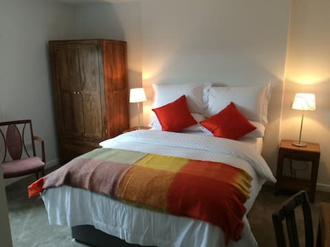 Luxurious en-suite Bedrooms at the All Inn One.