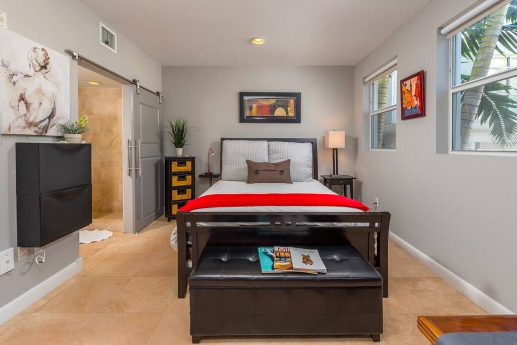 Art, Sculpture, Statue, Indoors, Room