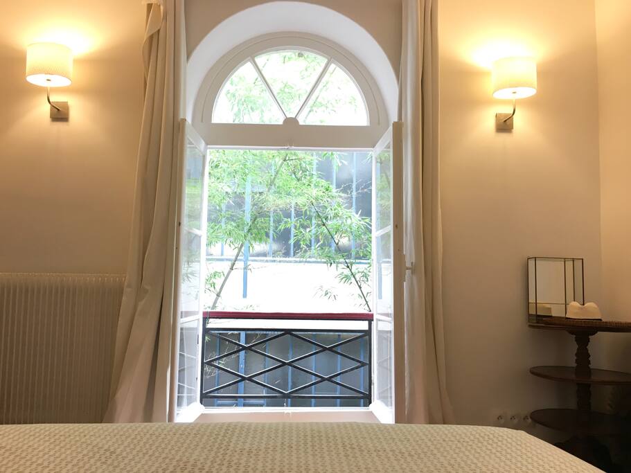 From the bed, enjoy the view on the bamboos!