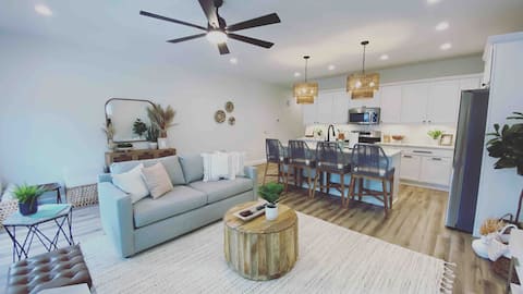 Spring Sips + Lake Breezes @ The Harbor Haven!