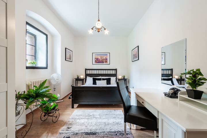 Comfy &Clean apt in historical mill in the heart