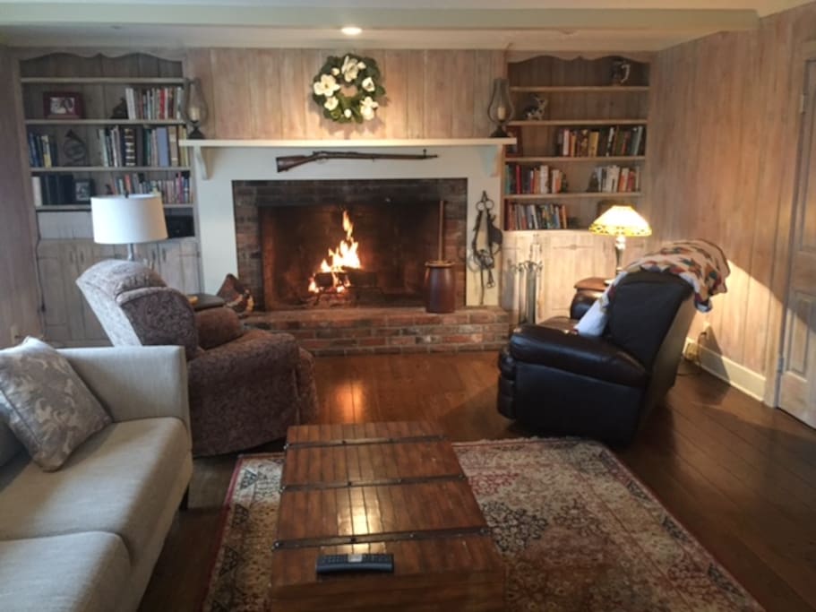 Quiet family room - no TV!