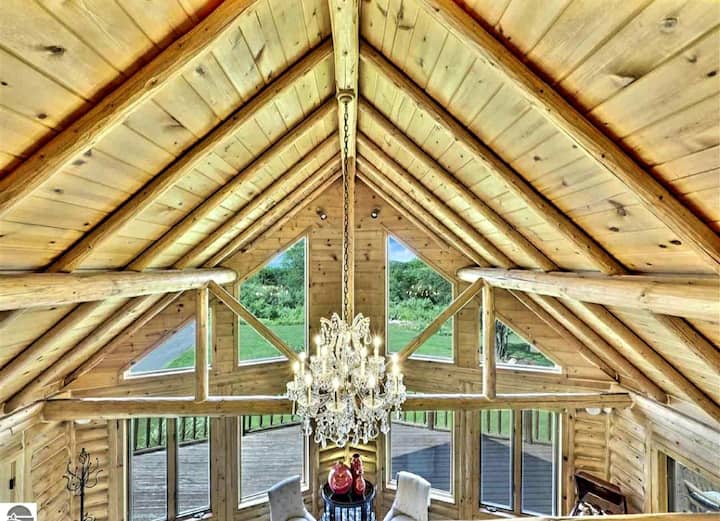 Luxury Lodge Overlooking Both Grand Traverse Bays. - Traverse City, MI