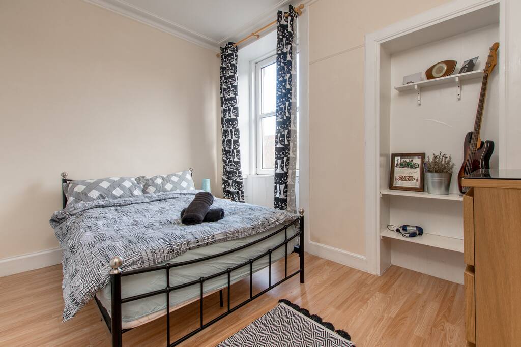 Bright bedroom, towels are provided