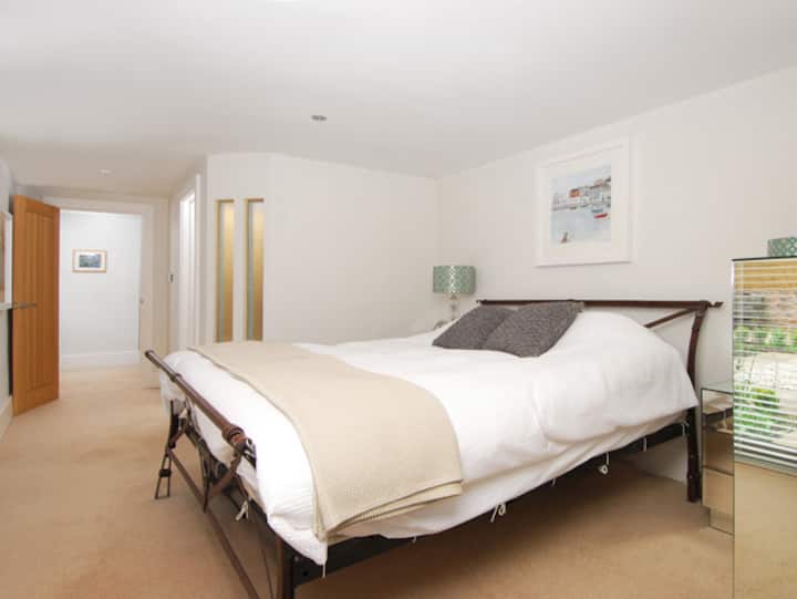 Spálňa 4. Manželská posteľ King. 