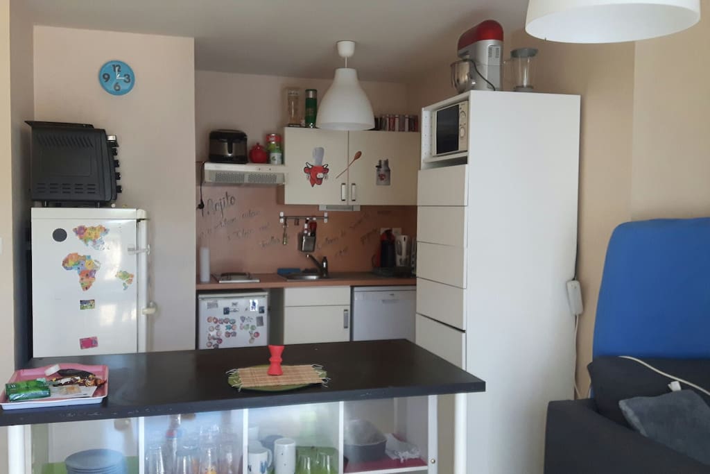 partagé cuisine et petit frigo airbnb