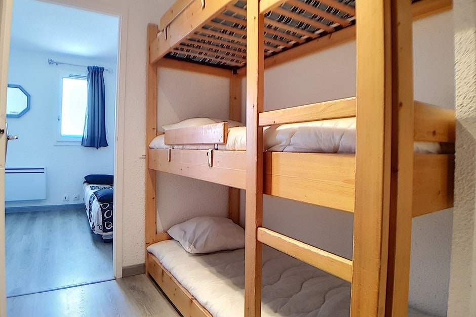 Двуетажно легло с 3 места