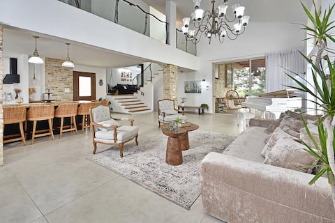 "Provence in the Horesh"
Luxurious new villa 
 (Religious settlement)