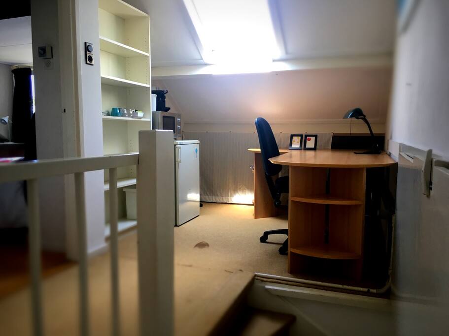 Rustige werkkamer in voorportaal