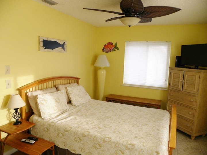 ห้องนอน 2 (Bedroom 2)