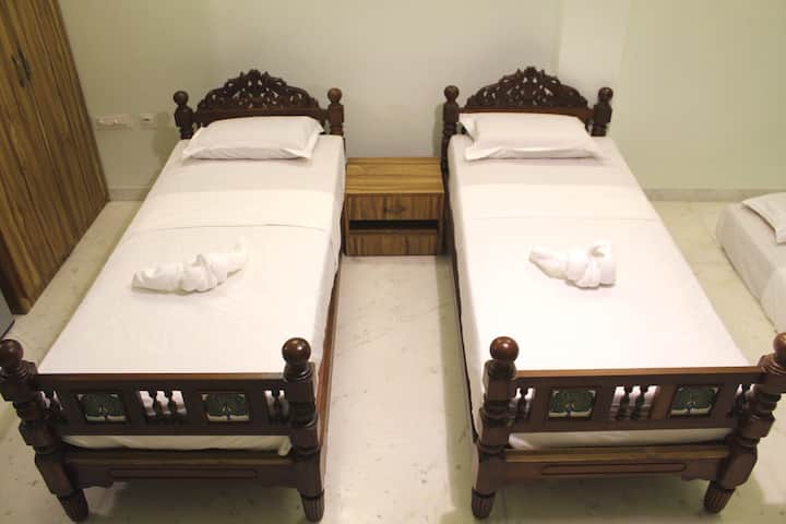 Deluxe Twin Beds