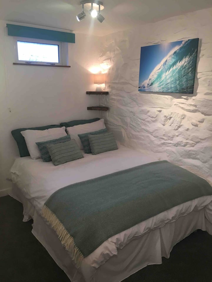 Dhomë gjumi në katin përdhe 