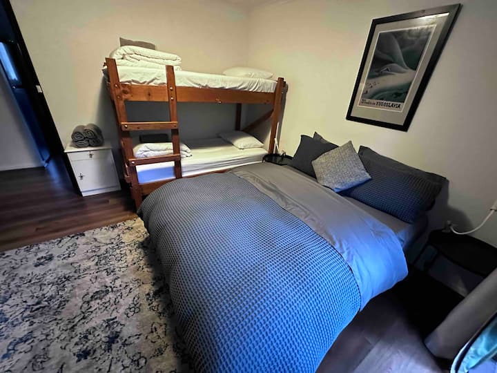 ห้องนอนที่ 2 จาก 2 ภายในตัวบ้าน