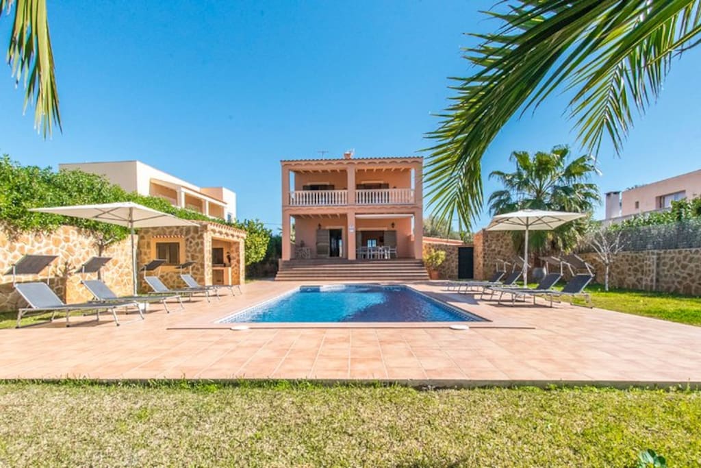piscina,jardín,barbacoa