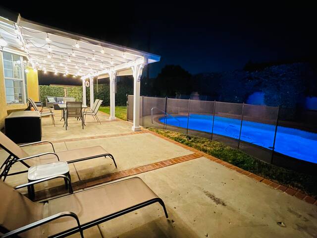 Cozy & Private Retreat w/ Pool (Heat optional)