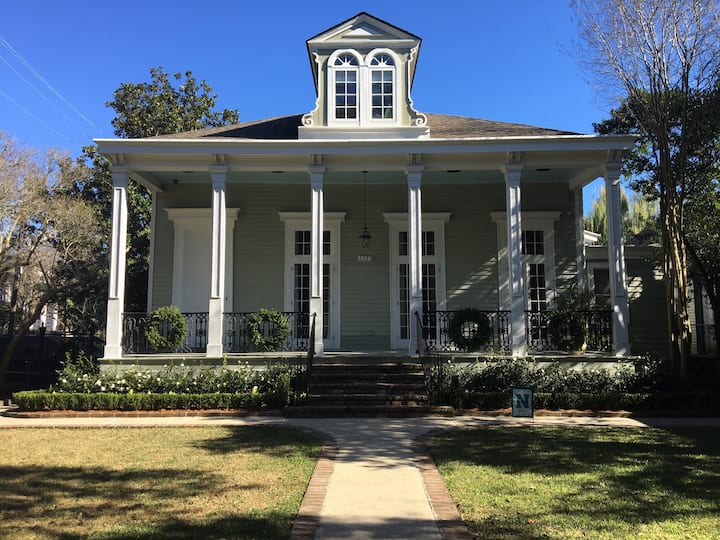 Private Garden District  Studio Apartment