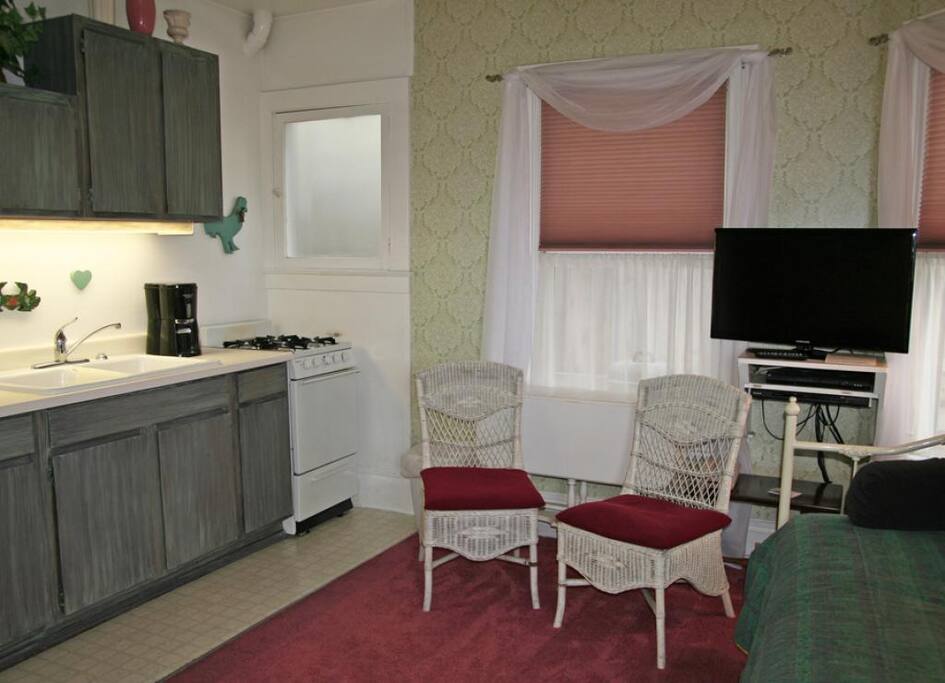 3-216 Whittley-A_main room_0005