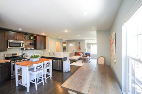 Bright & Cheery 3Bd 2Bath Easy Walk to Downtown