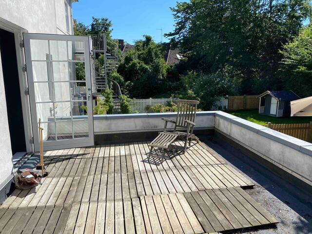 Herskabelig villalejlighed tæt på city og strand gallery image 5