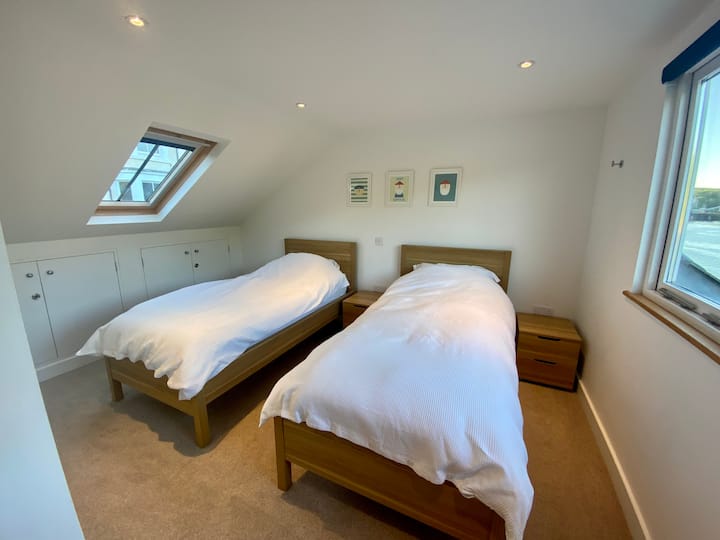 غرفة مزدوجة في الطابق العلوي