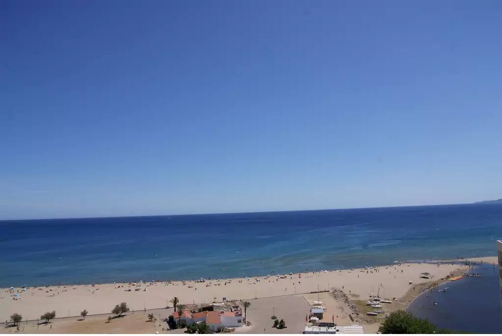 VISTAS AL MAR / SEA VIEWS