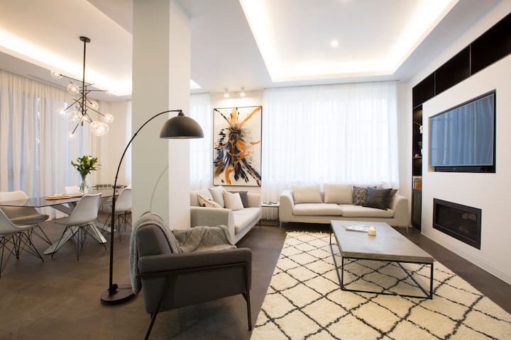 The Block -Spacious and Luxurious 4 bed Apartment