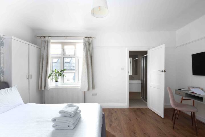 Three Bedrooms Flat Central London-Emirate gallery image 4