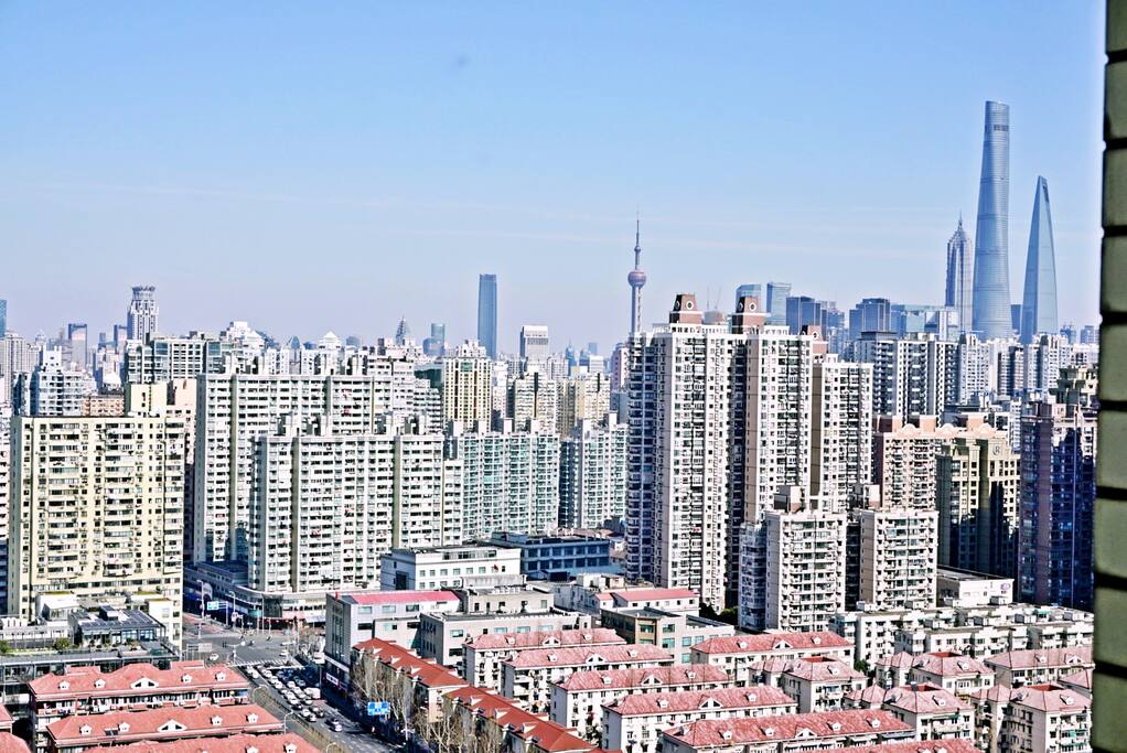 窗外远眺东方明珠