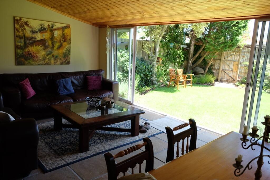 Lounge / Dining area