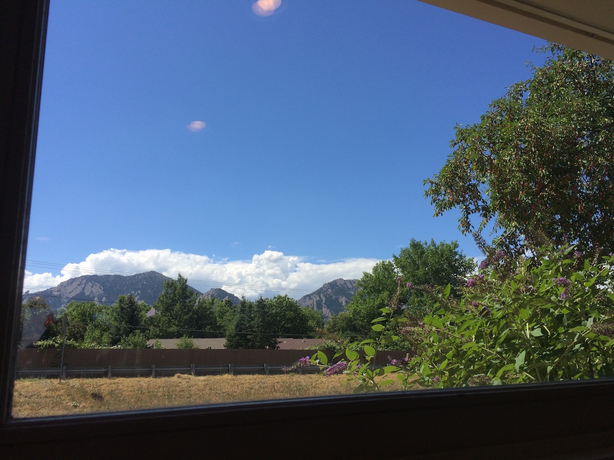 Successful Airbnb property: Boulder 3 Bedroom Home with Mtn Views & Deck in South Boulder