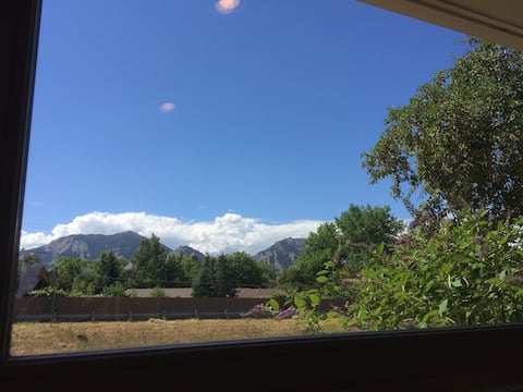 Successful Airbnb property: Boulder 3 Bedroom Home with Mtn Views & Deck in South Boulder