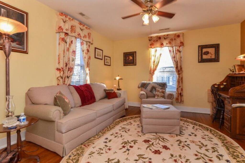 James Monroe Suite Sitting Room