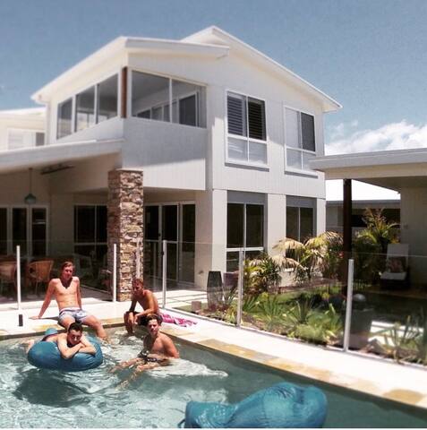 Summer On Avoca Holiday House. Pets / location + gallery image 2