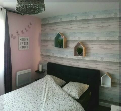 Appt Cosy, ensoleillé, place parking privée , Wifi