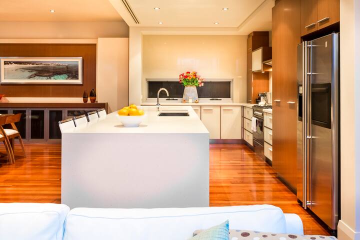 Absolute Beachfront 4 Bed 4 bath House gallery image 4