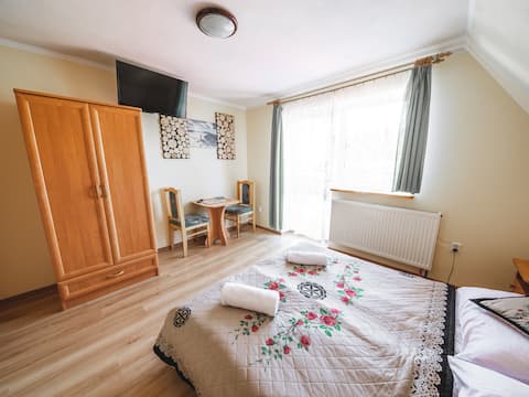 Prywatny pokój z łazienką, balkonem i widokiem