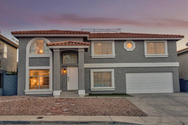 HUGE Big Family 6 bed Pool Home10min Vegas Strp! gallery image 4
